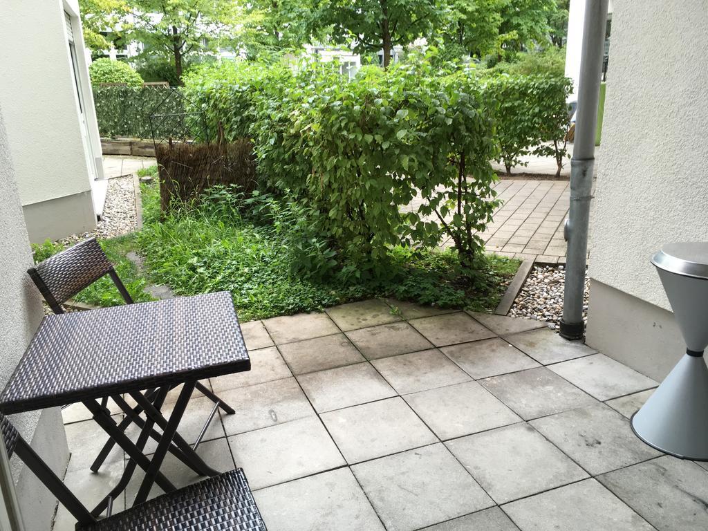 Appartement Kn Kahtan Boarding House à Munich Extérieur photo