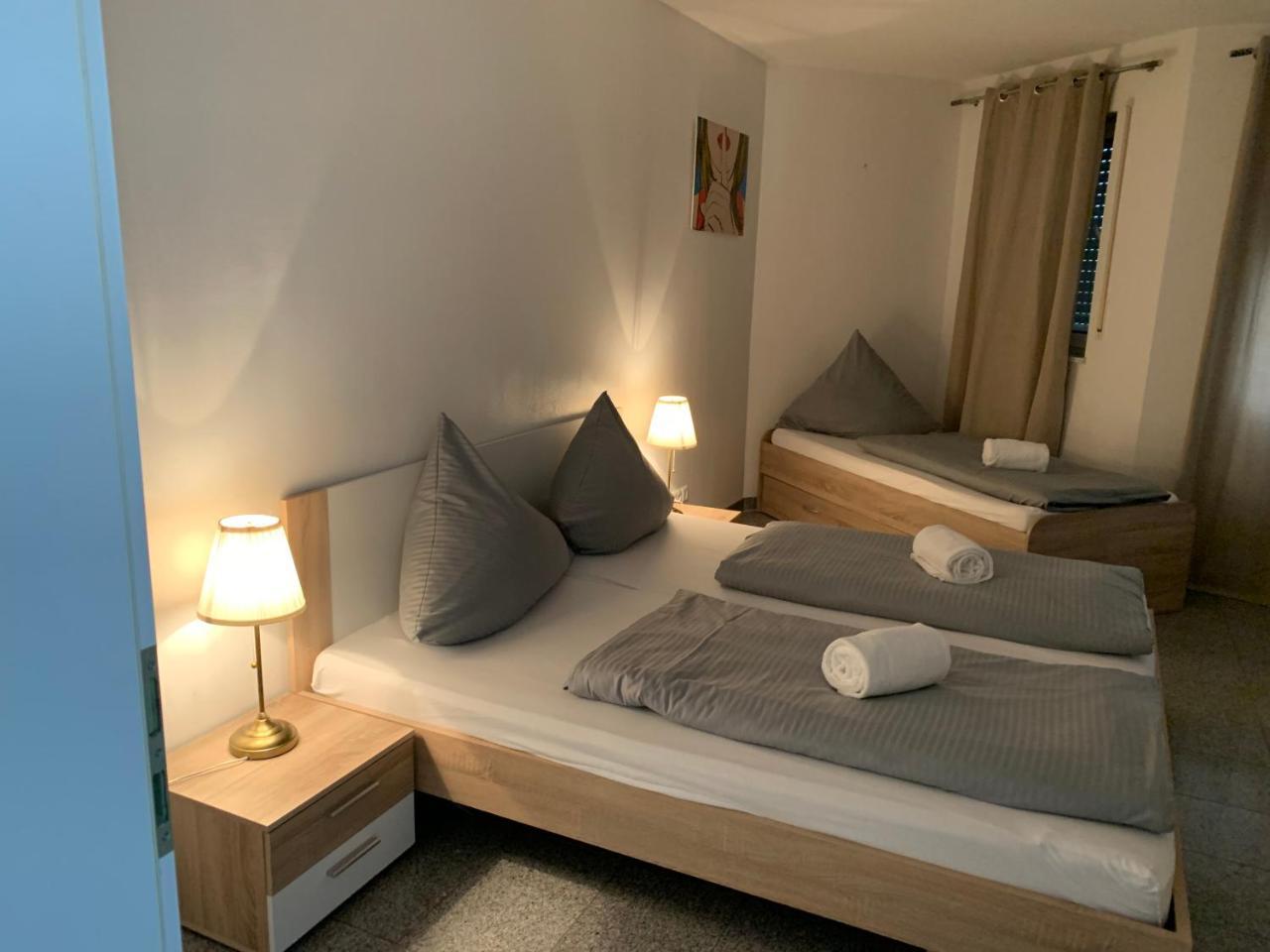 Appartement Kn Kahtan Boarding House à Munich Extérieur photo