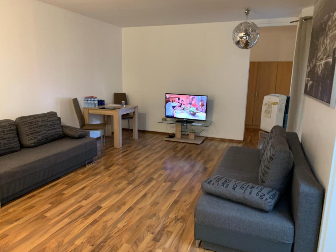 Appartement Kn Kahtan Boarding House à Munich Extérieur photo