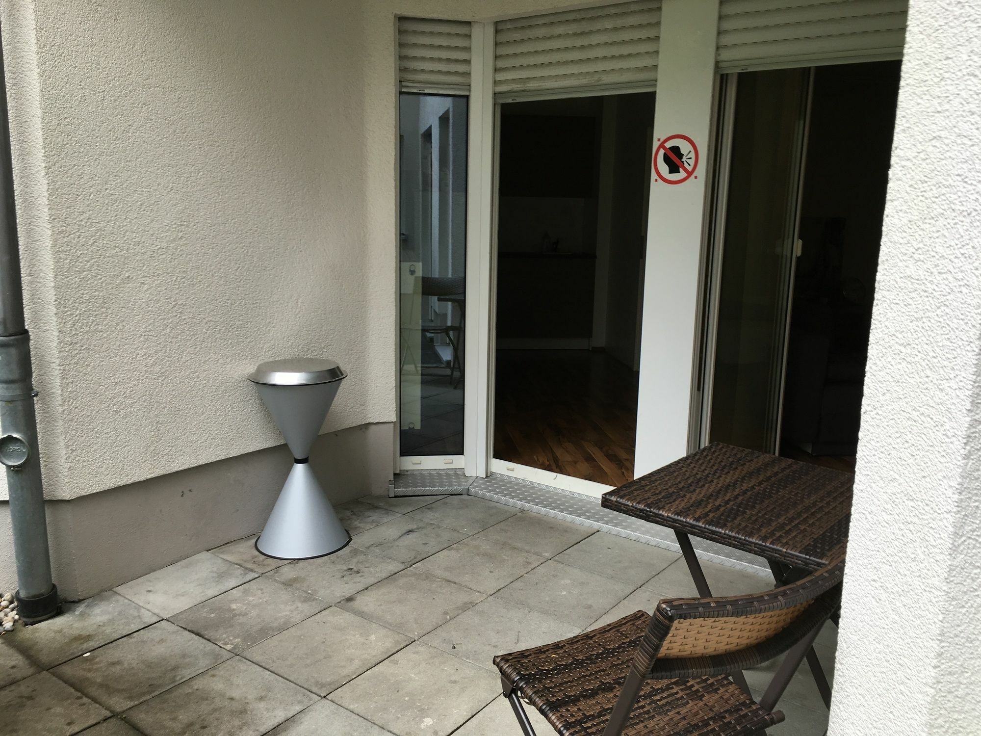 Appartement Kn Kahtan Boarding House à Munich Extérieur photo