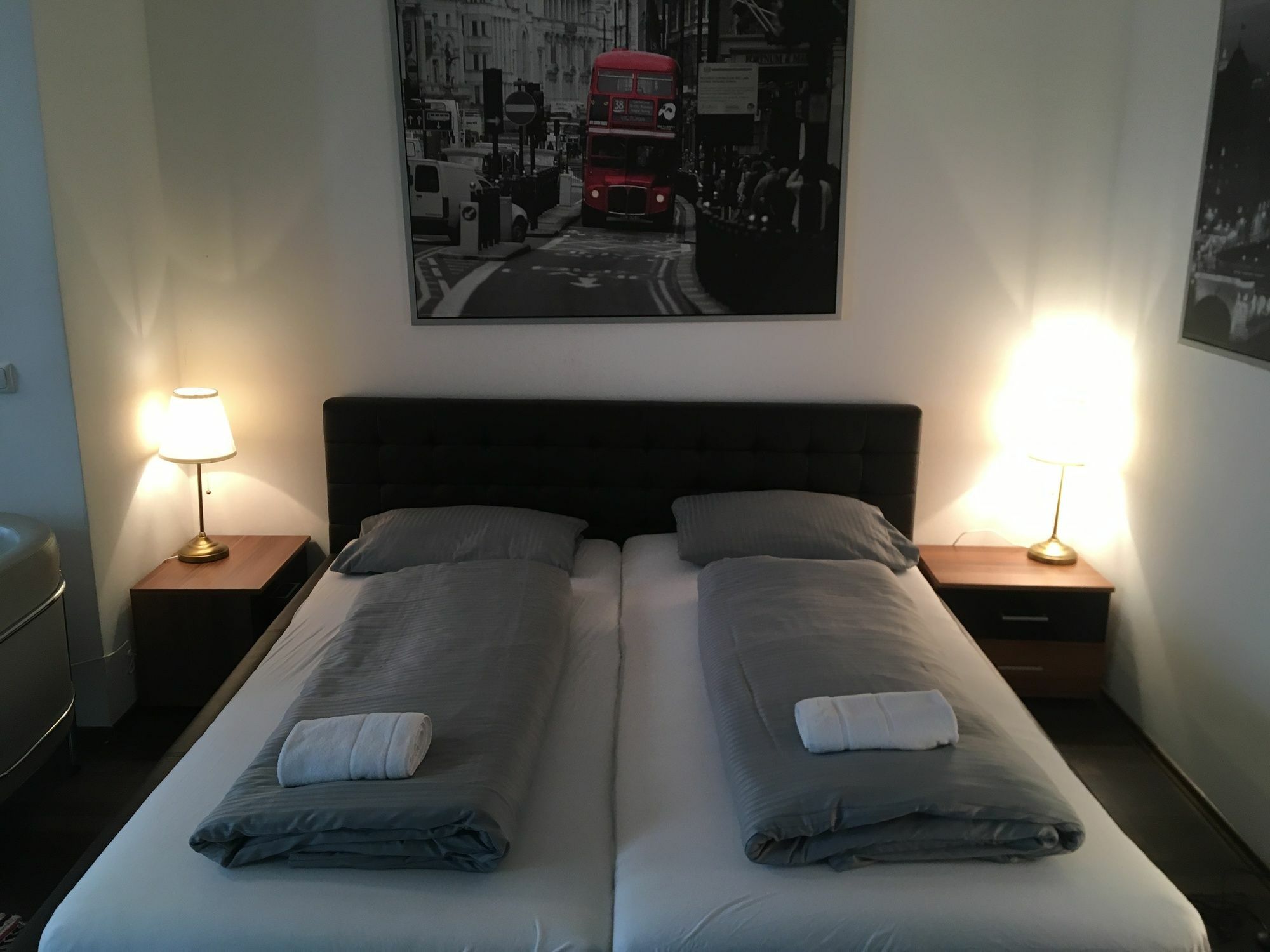 Appartement Kn Kahtan Boarding House à Munich Extérieur photo
