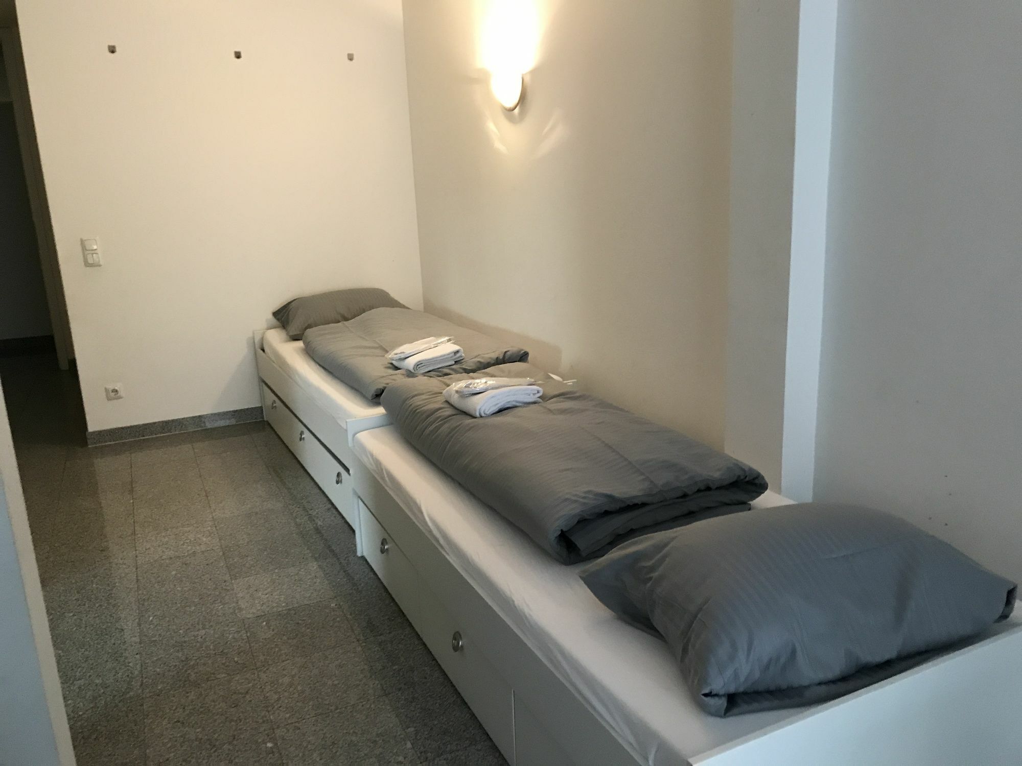 Appartement Kn Kahtan Boarding House à Munich Extérieur photo