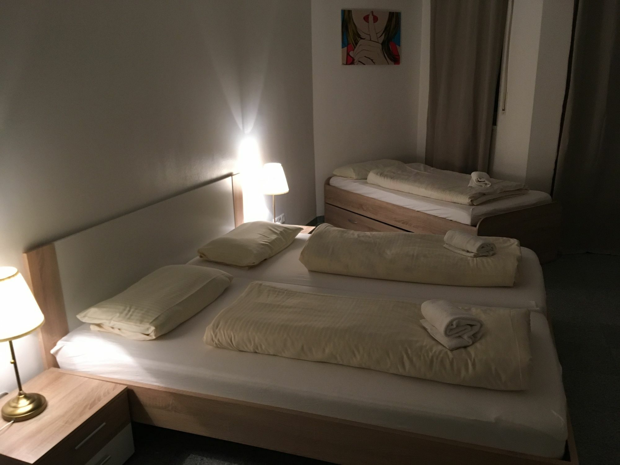 Appartement Kn Kahtan Boarding House à Munich Extérieur photo