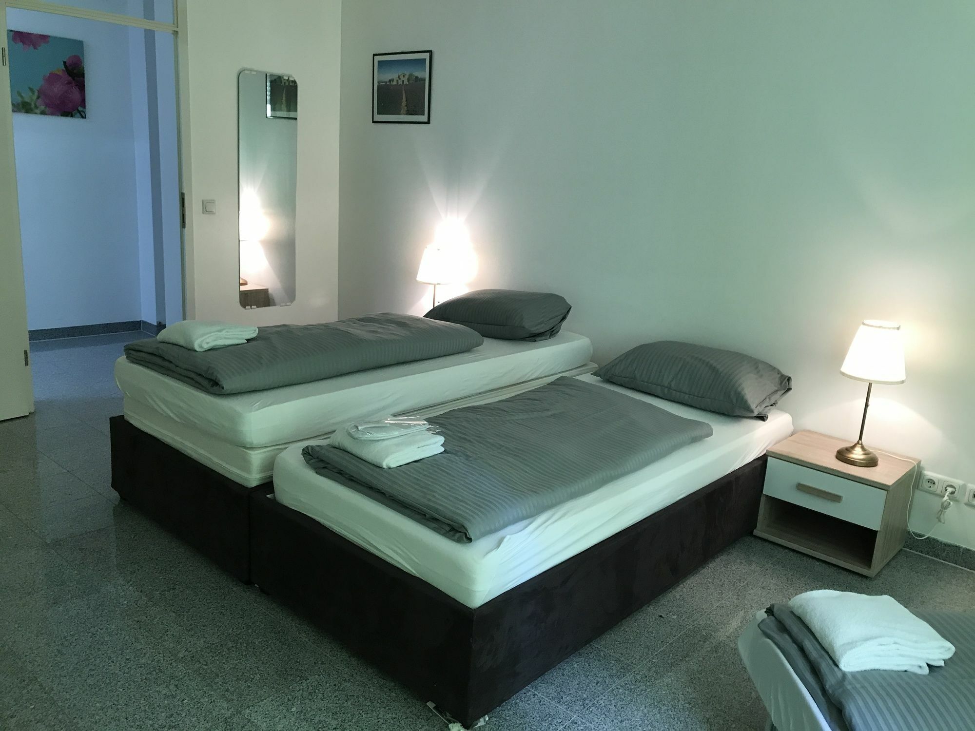 Appartement Kn Kahtan Boarding House à Munich Extérieur photo