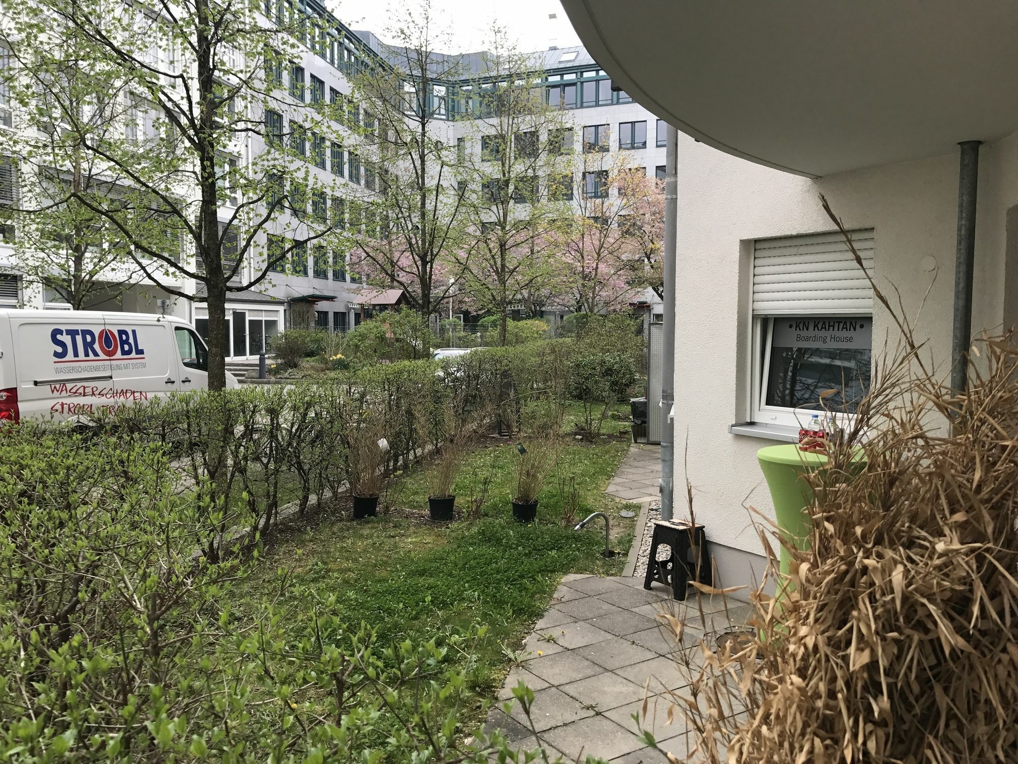 Appartement Kn Kahtan Boarding House à Munich Extérieur photo