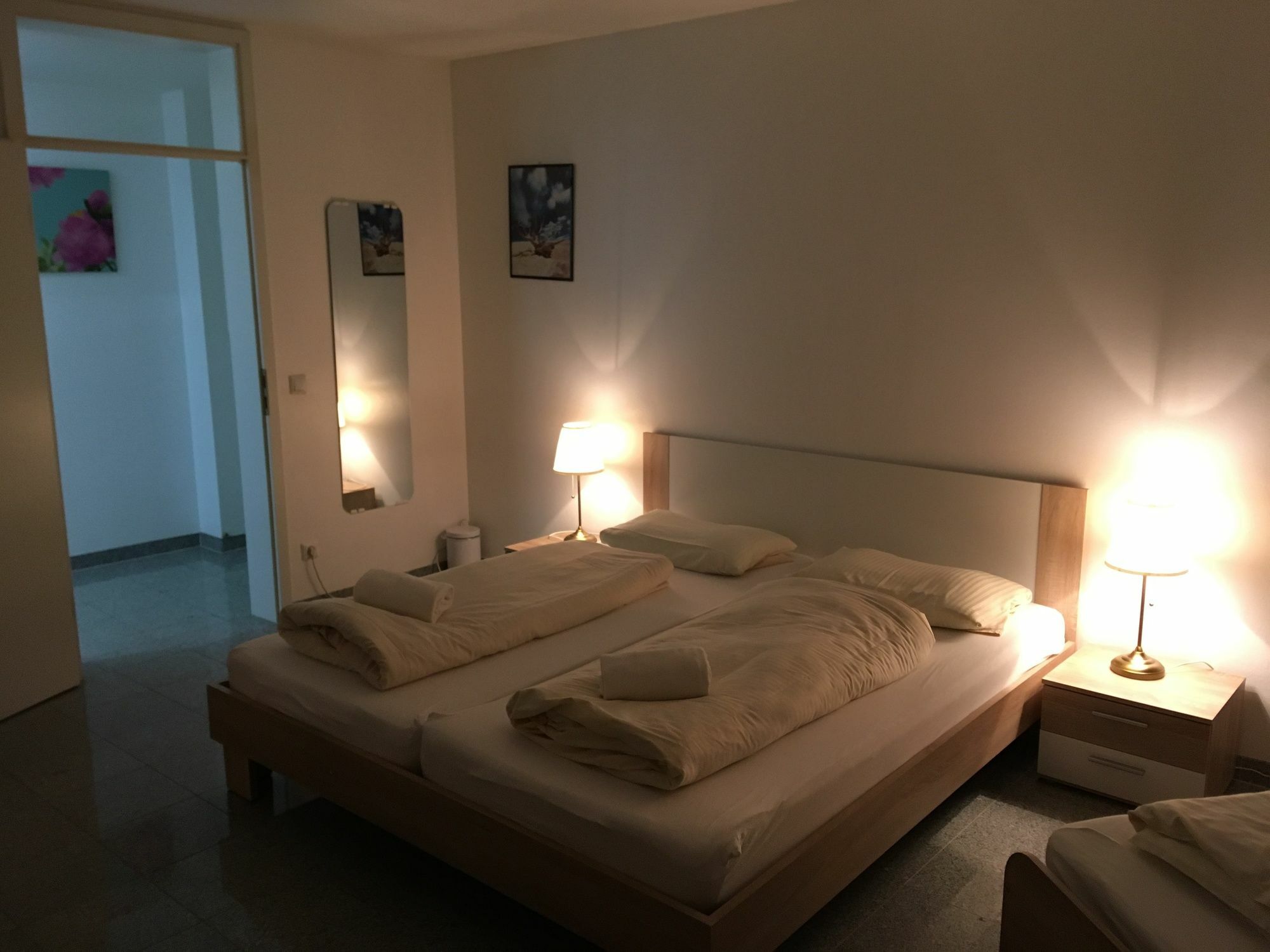 Appartement Kn Kahtan Boarding House à Munich Extérieur photo