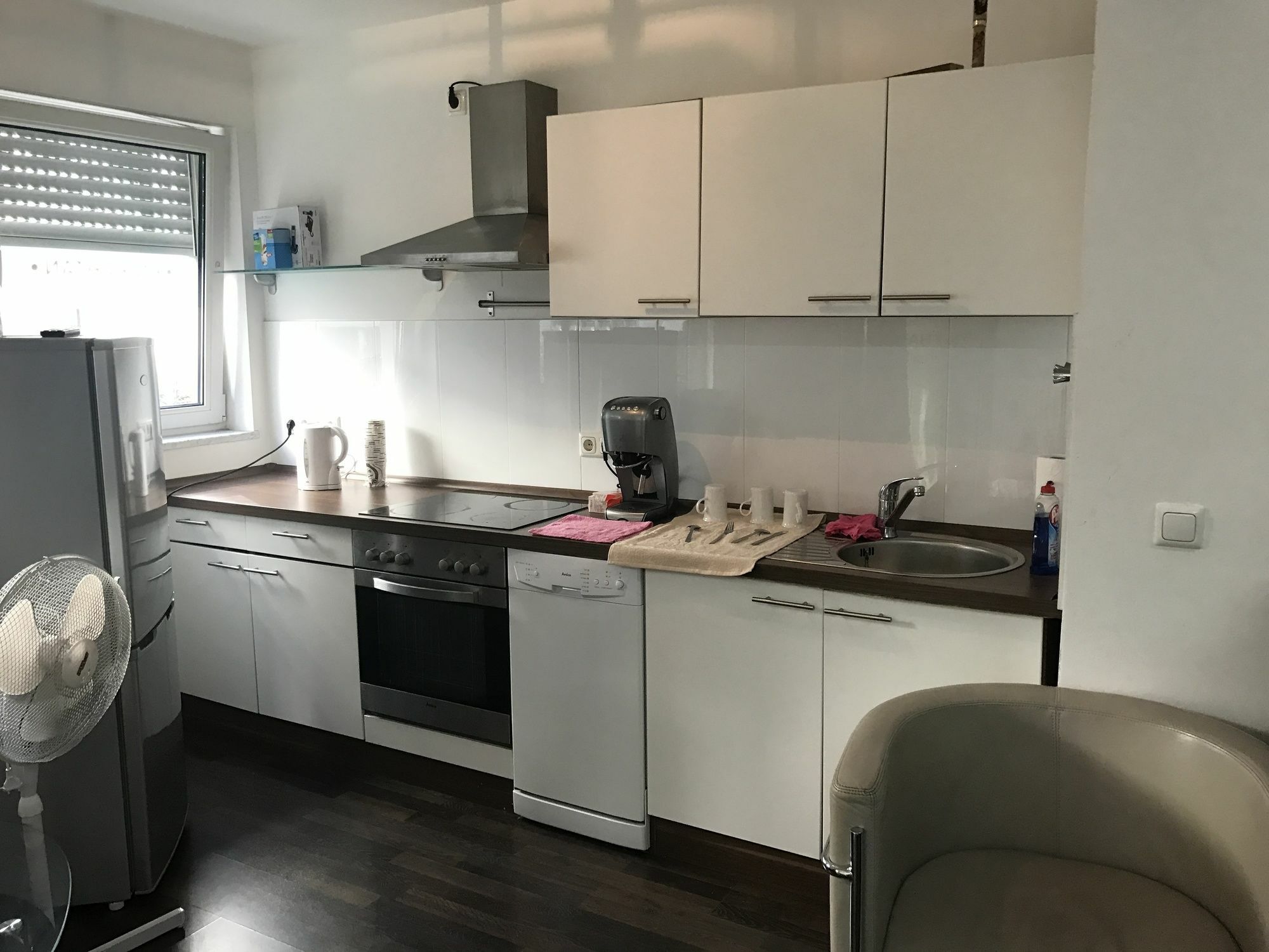 Appartement Kn Kahtan Boarding House à Munich Extérieur photo