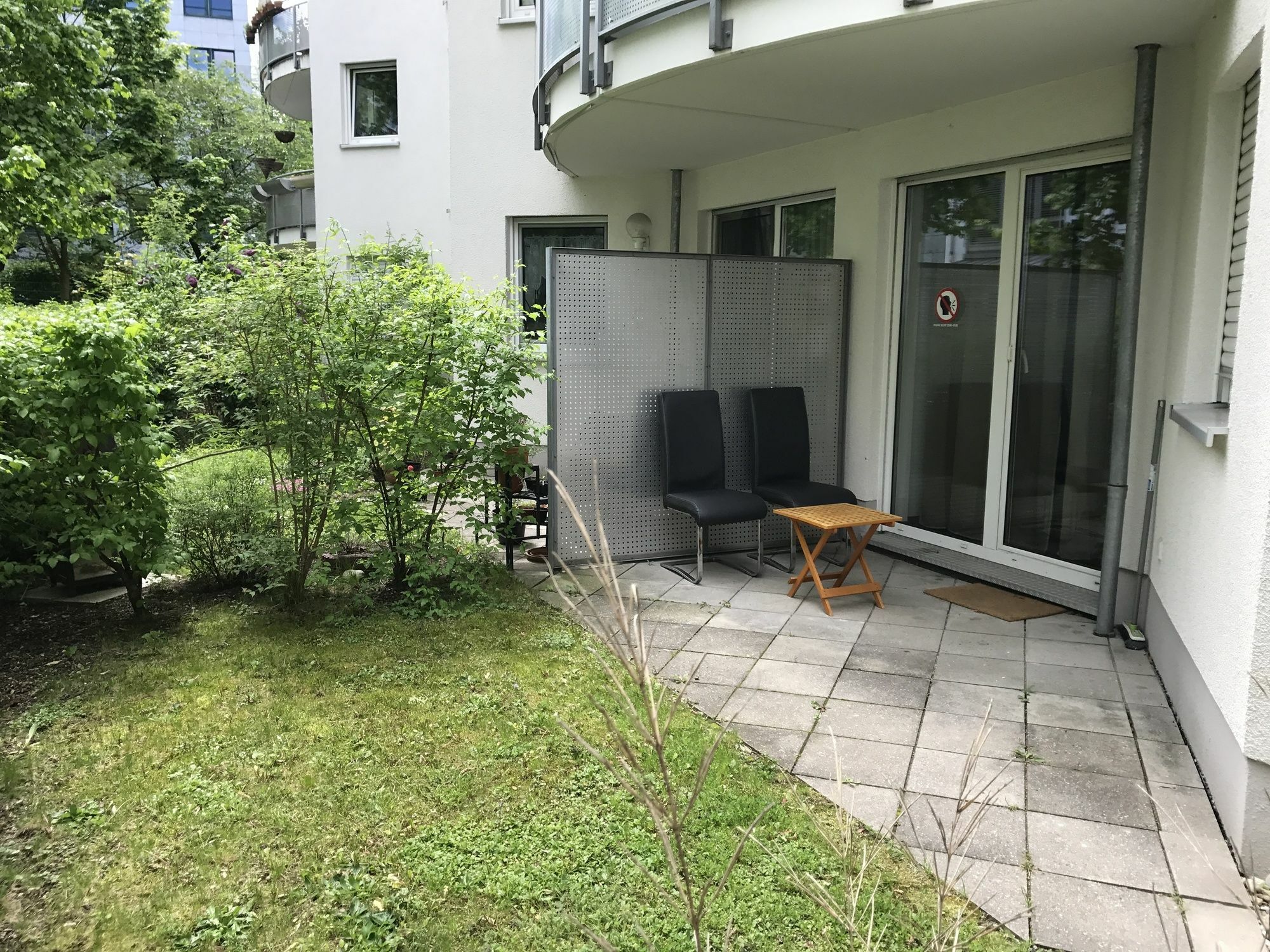 Appartement Kn Kahtan Boarding House à Munich Extérieur photo