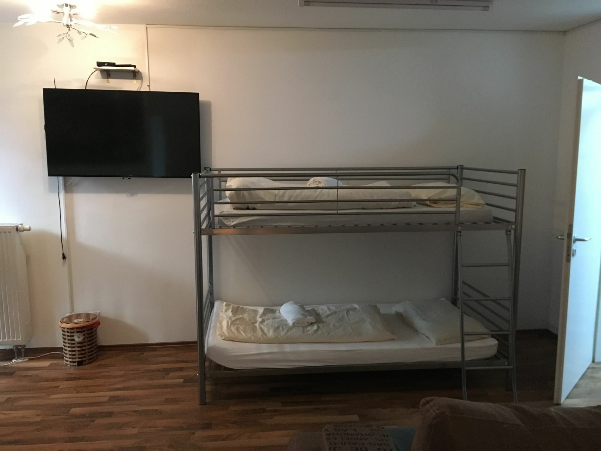 Appartement Kn Kahtan Boarding House à Munich Extérieur photo