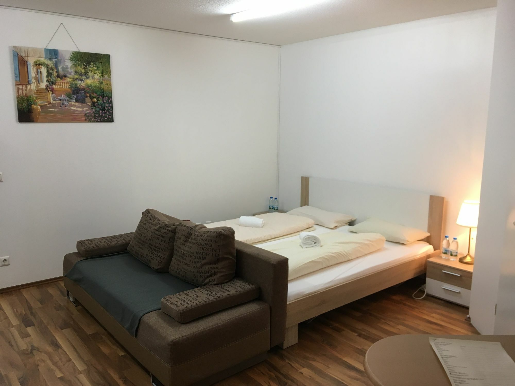Appartement Kn Kahtan Boarding House à Munich Extérieur photo