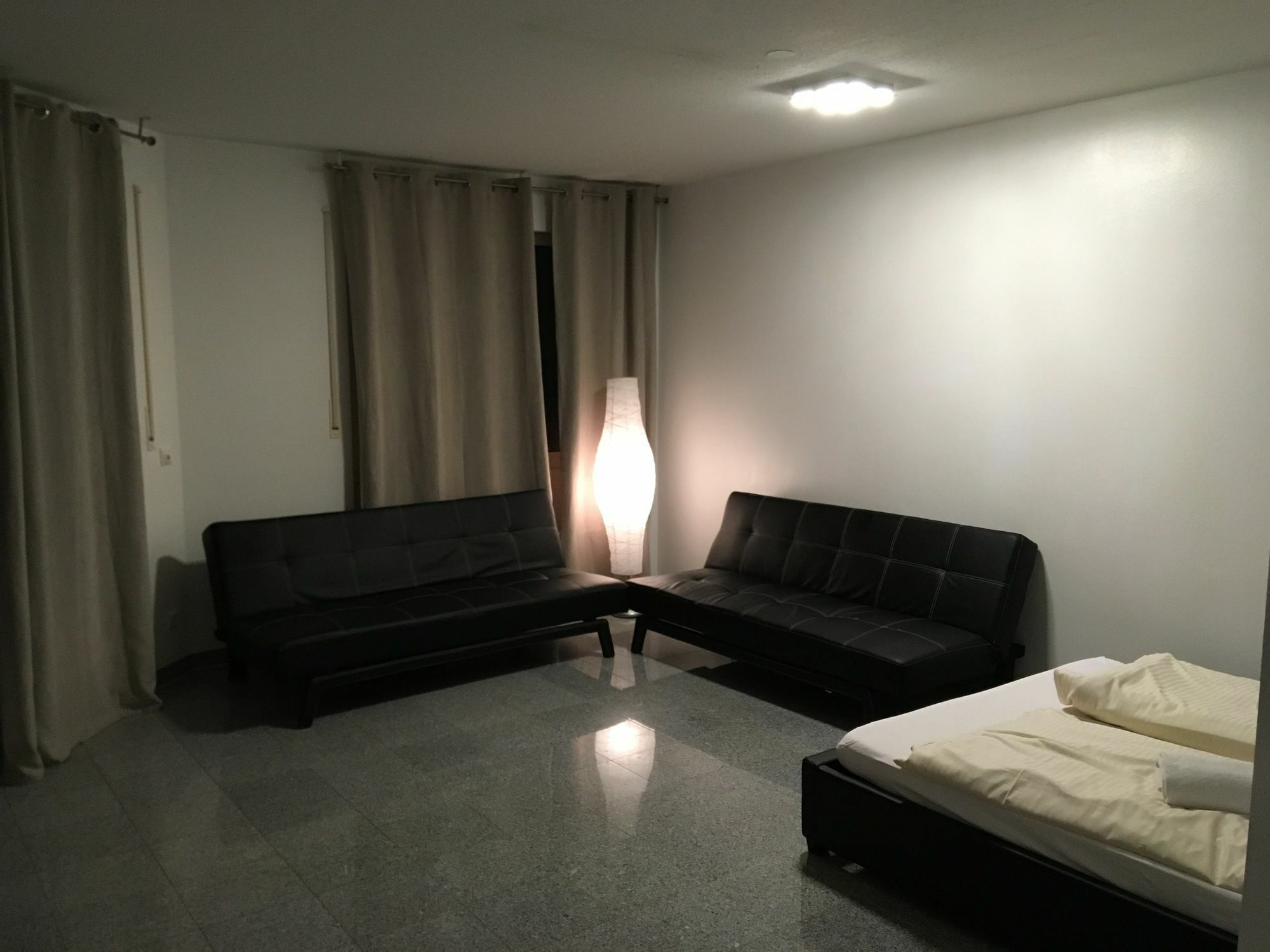 Appartement Kn Kahtan Boarding House à Munich Extérieur photo