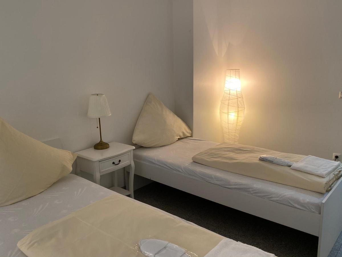 Appartement Kn Kahtan Boarding House à Munich Extérieur photo