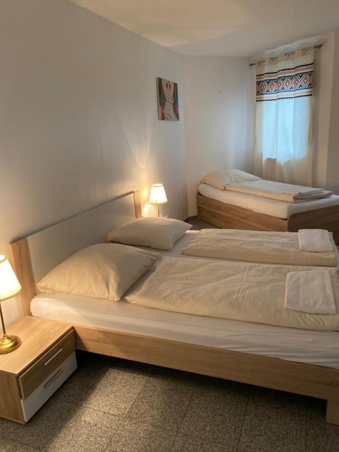 Appartement Kn Kahtan Boarding House à Munich Extérieur photo