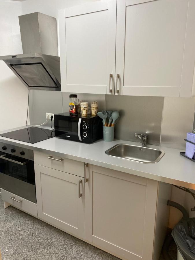 Appartement Kn Kahtan Boarding House à Munich Extérieur photo
