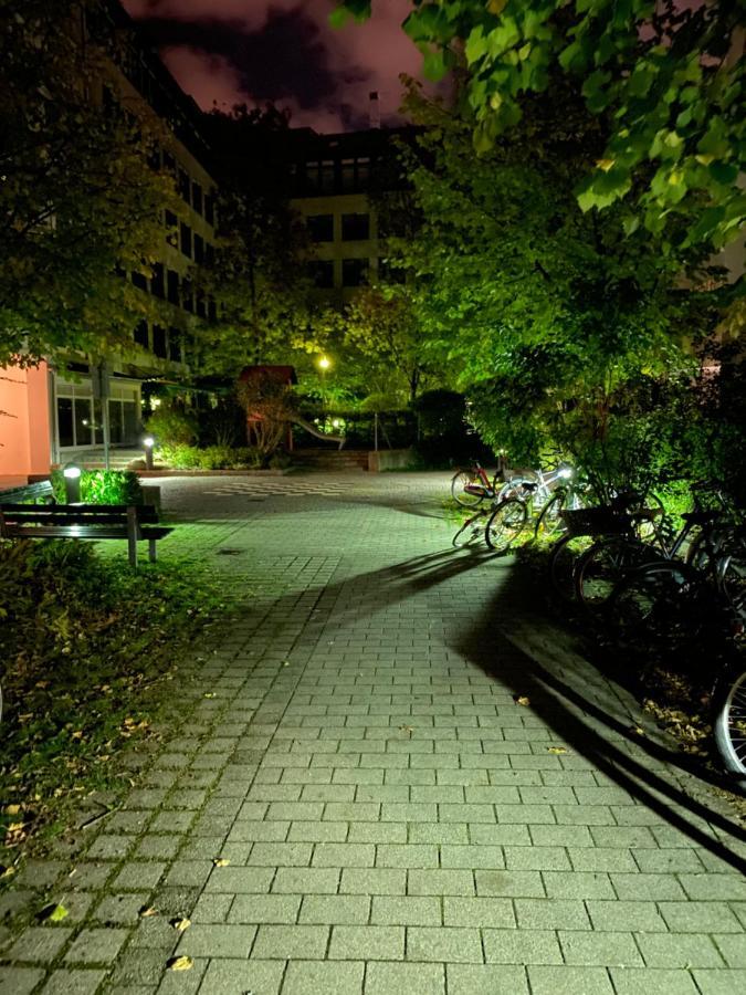 Appartement Kn Kahtan Boarding House à Munich Extérieur photo